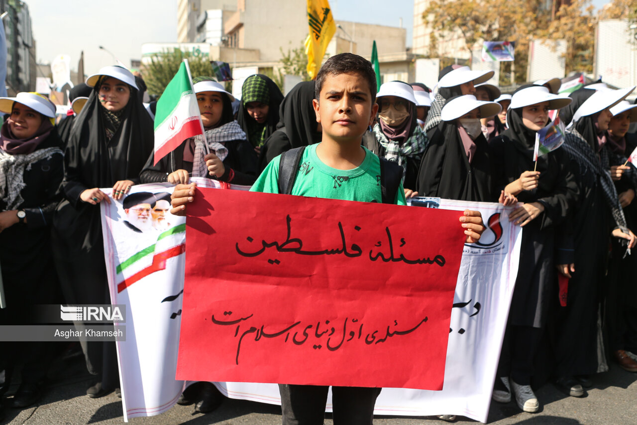 گزارش تجمع بزرگ دانش آموزان تهران در حمایت از کودکان غزه و فلسطین  + ۳۵ تصویر
