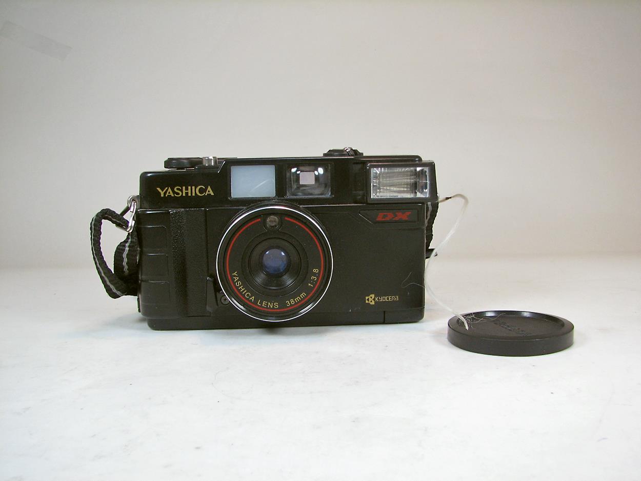 دوربین یاشیکا YASHICA MF-2 همراه با کیف