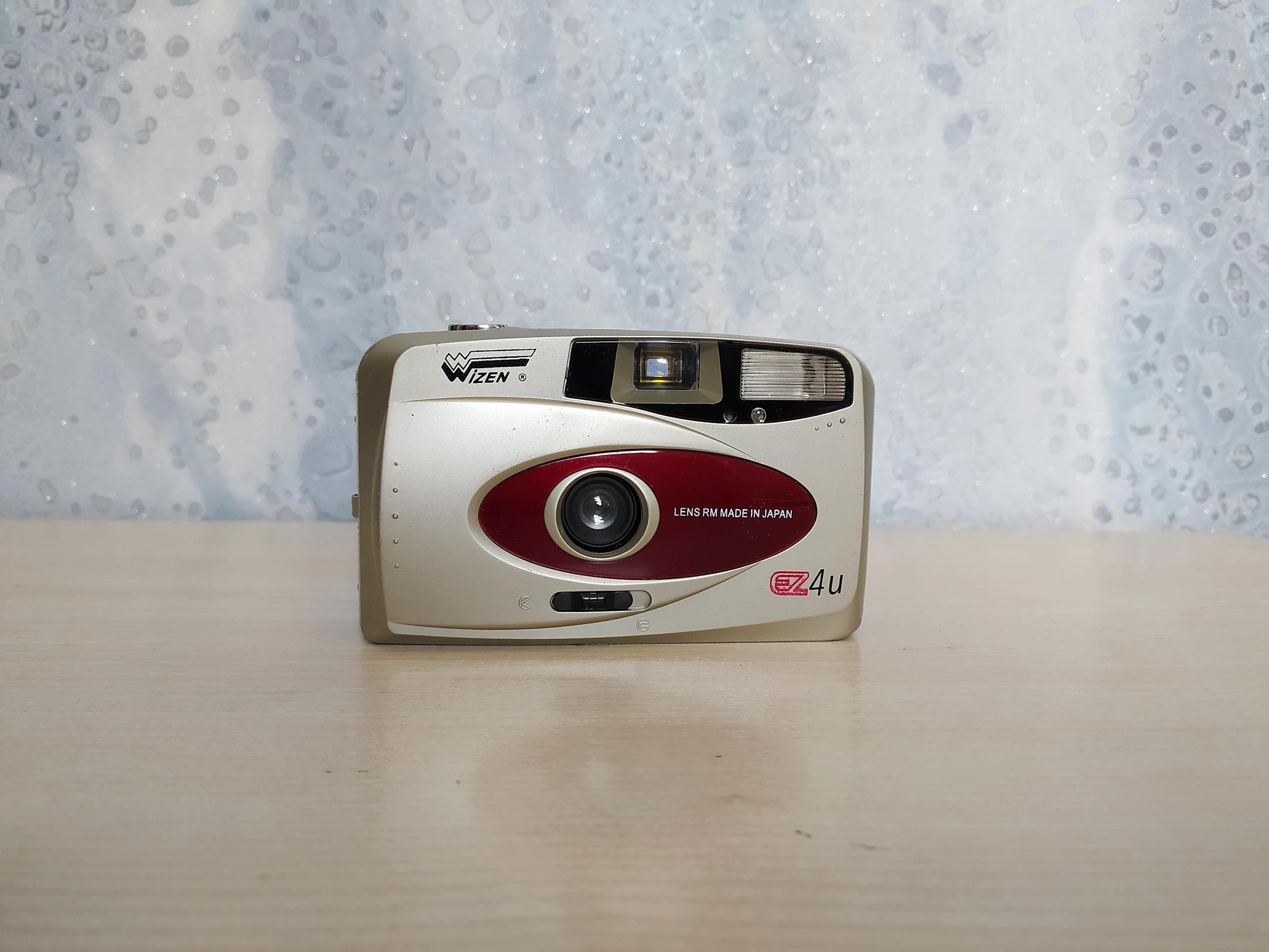 دوربین قدیمی WIZEN EZ 4U همراه با جعبه