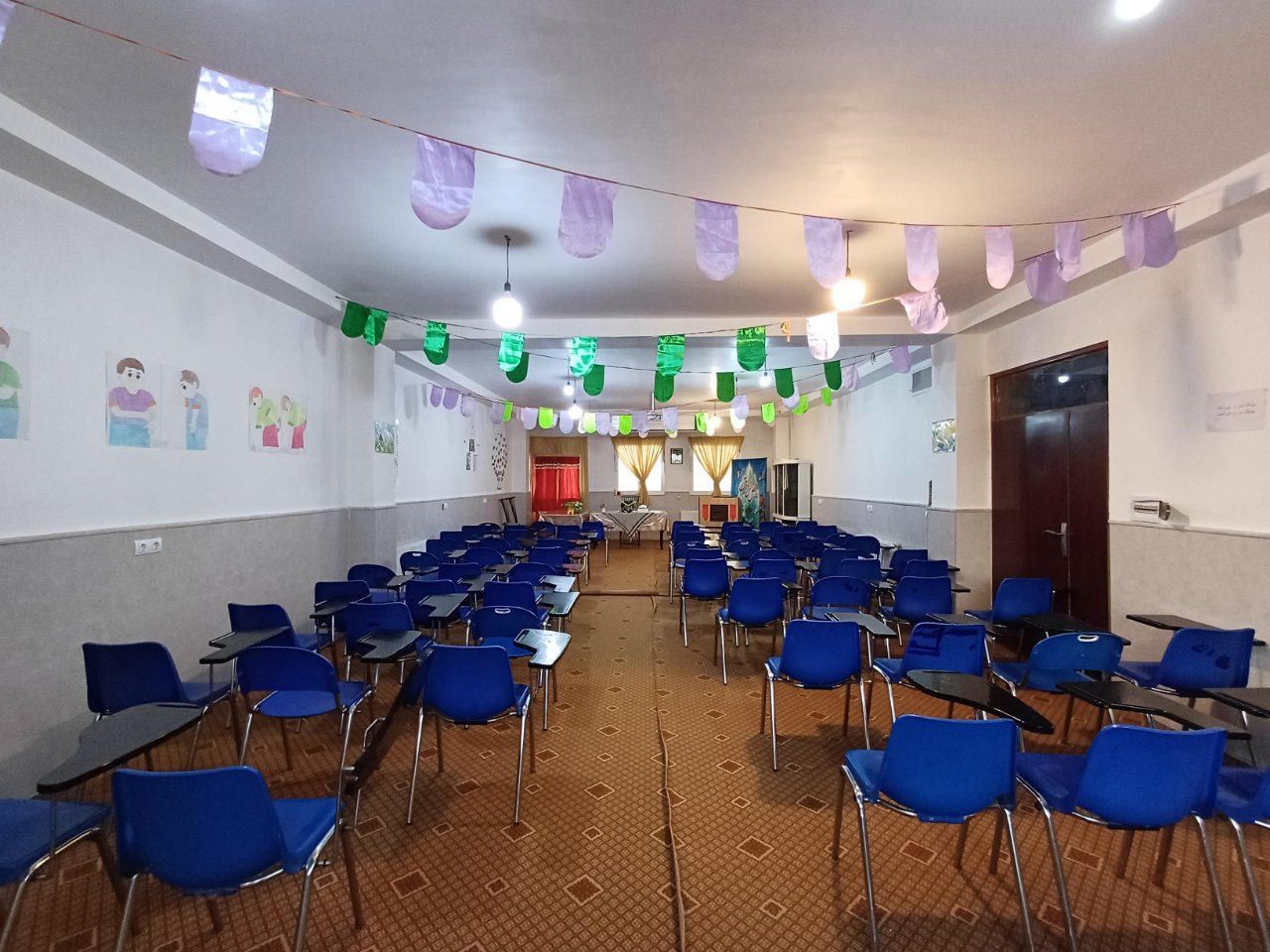 سالن اجتماعات و نمازخانه دبستان رشد فرهنگ قزوین