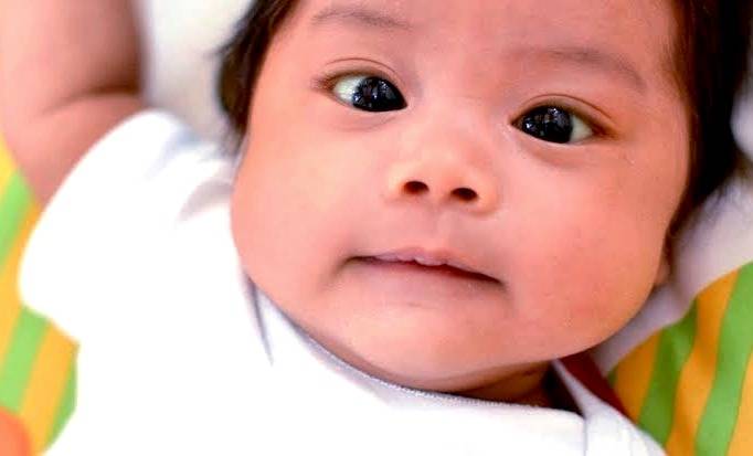 علت مشکل بینایی در نوزادان