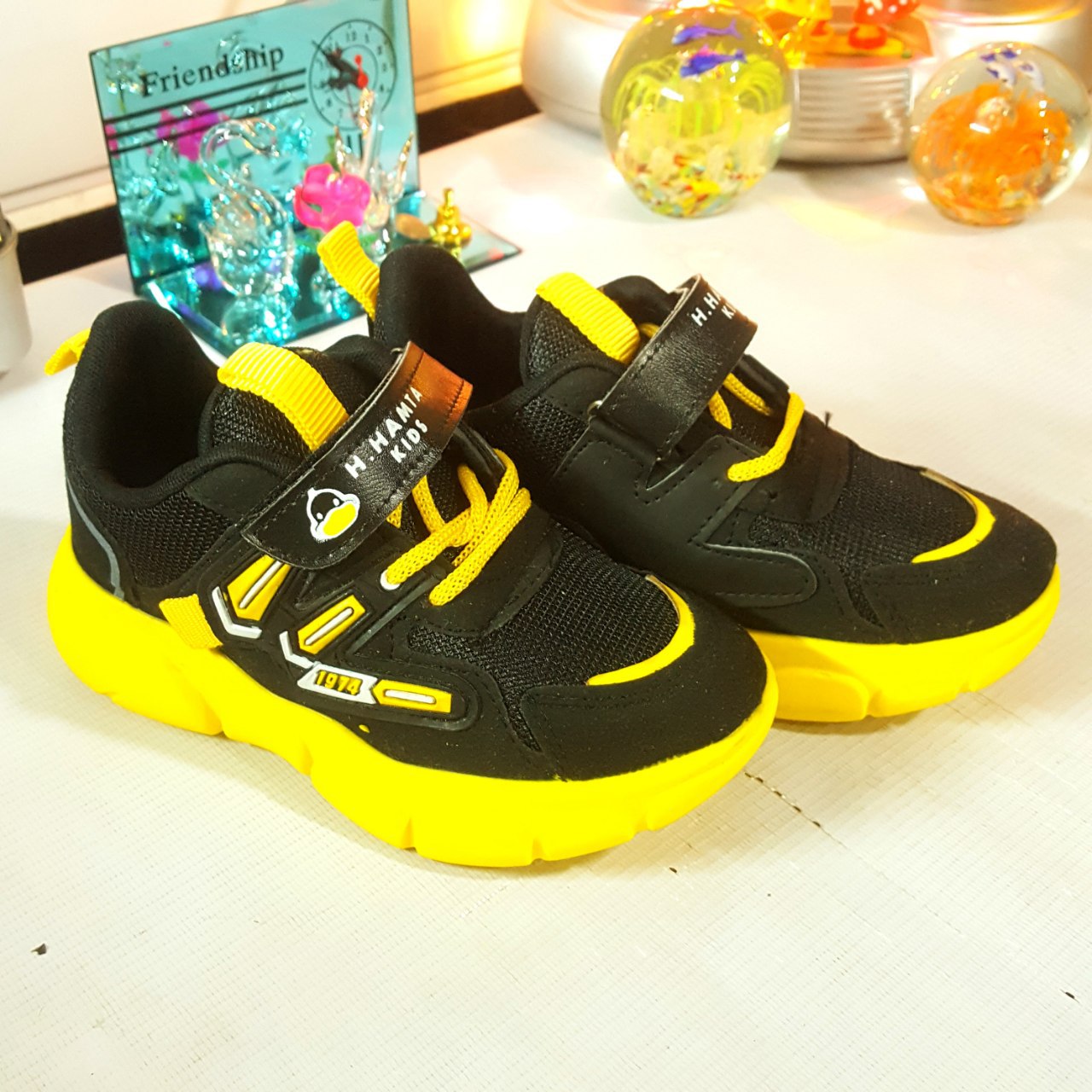      خرید کفش اسپرت راحتی دخترانه پسرانه - طرح  همتا - رنگ سیاه زرد