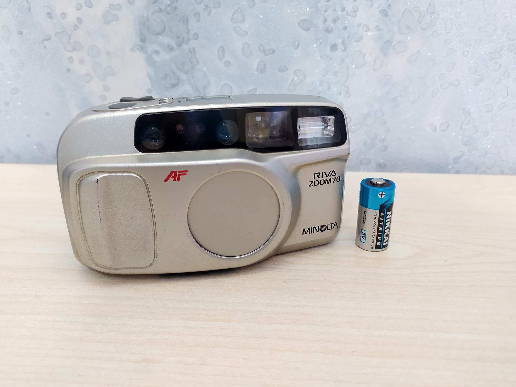 دوربین قدیمی Minolta Riva Zoom 70