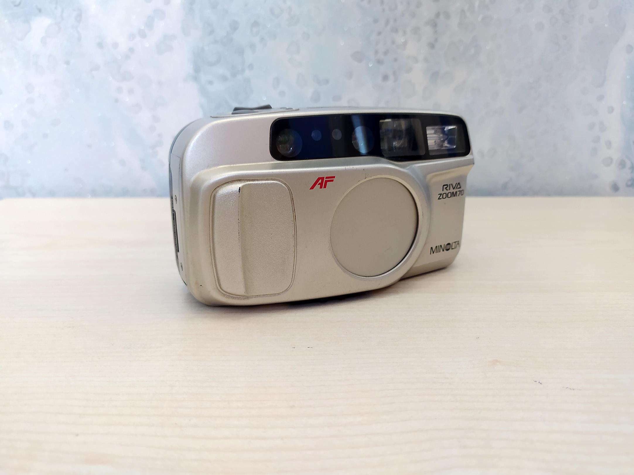 دوربین قدیمی Minolta Riva Zoom 70