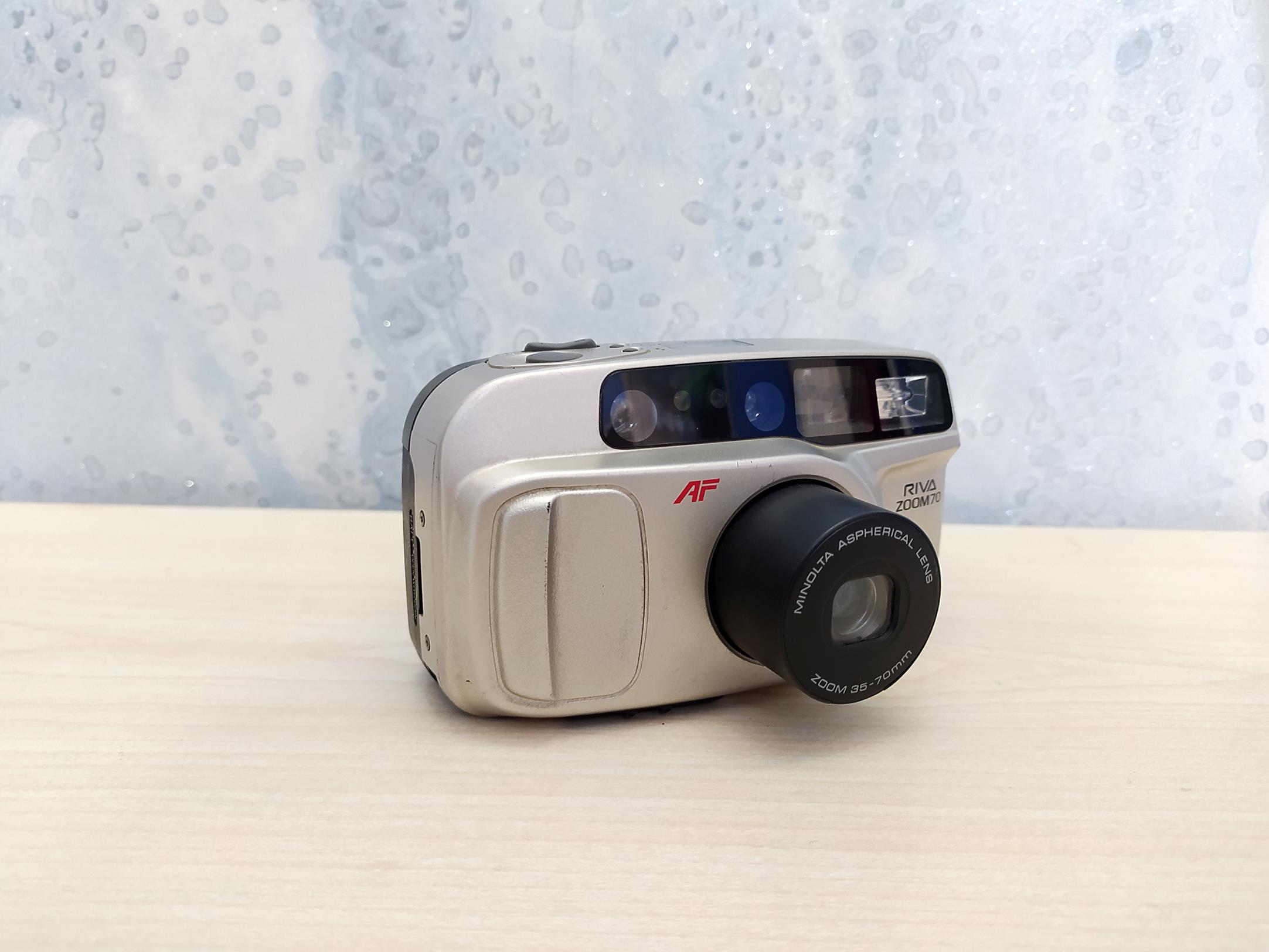 دوربین قدیمی Minolta Riva Zoom 70