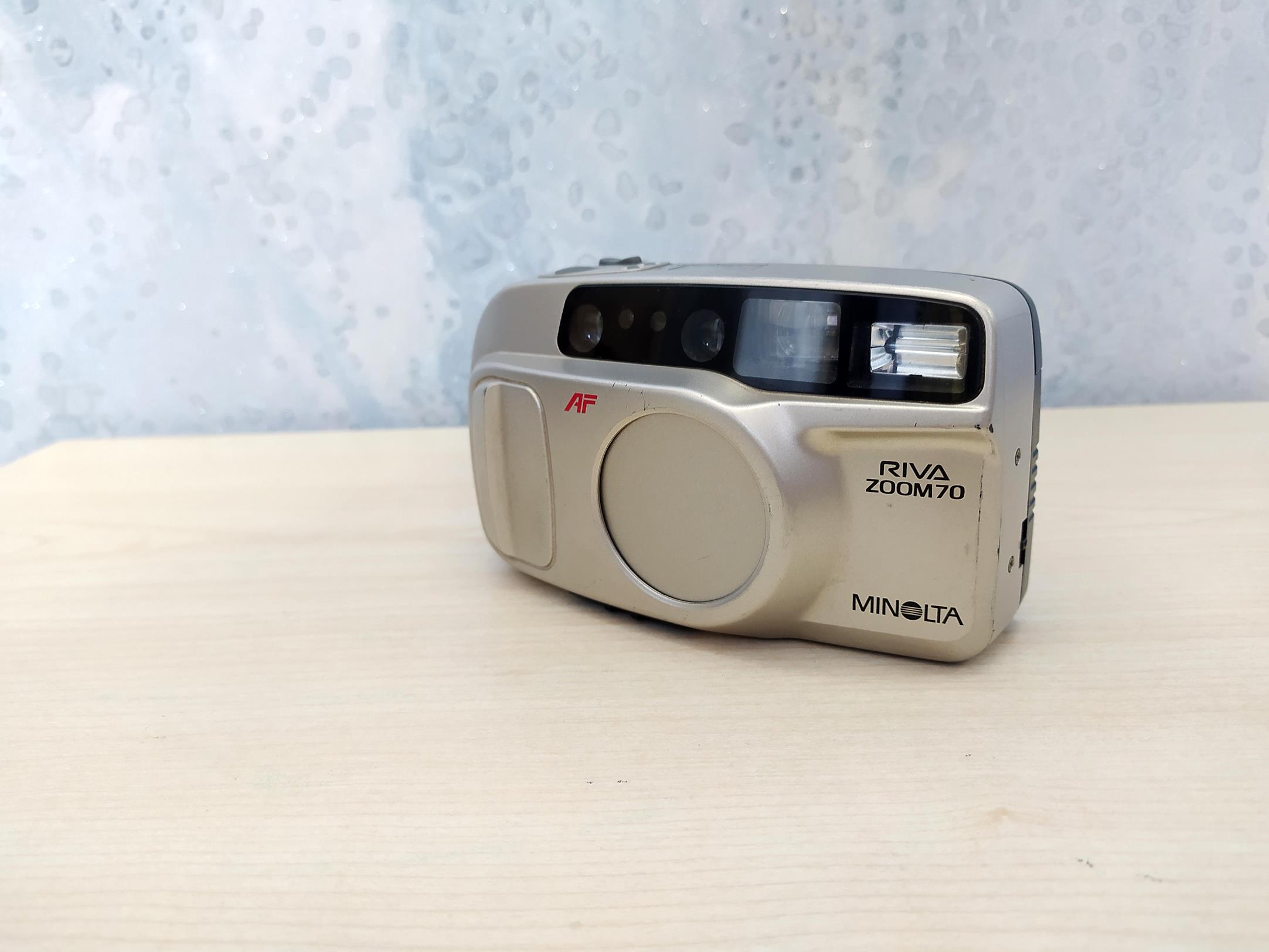 دوربین قدیمی Minolta Riva Zoom 70