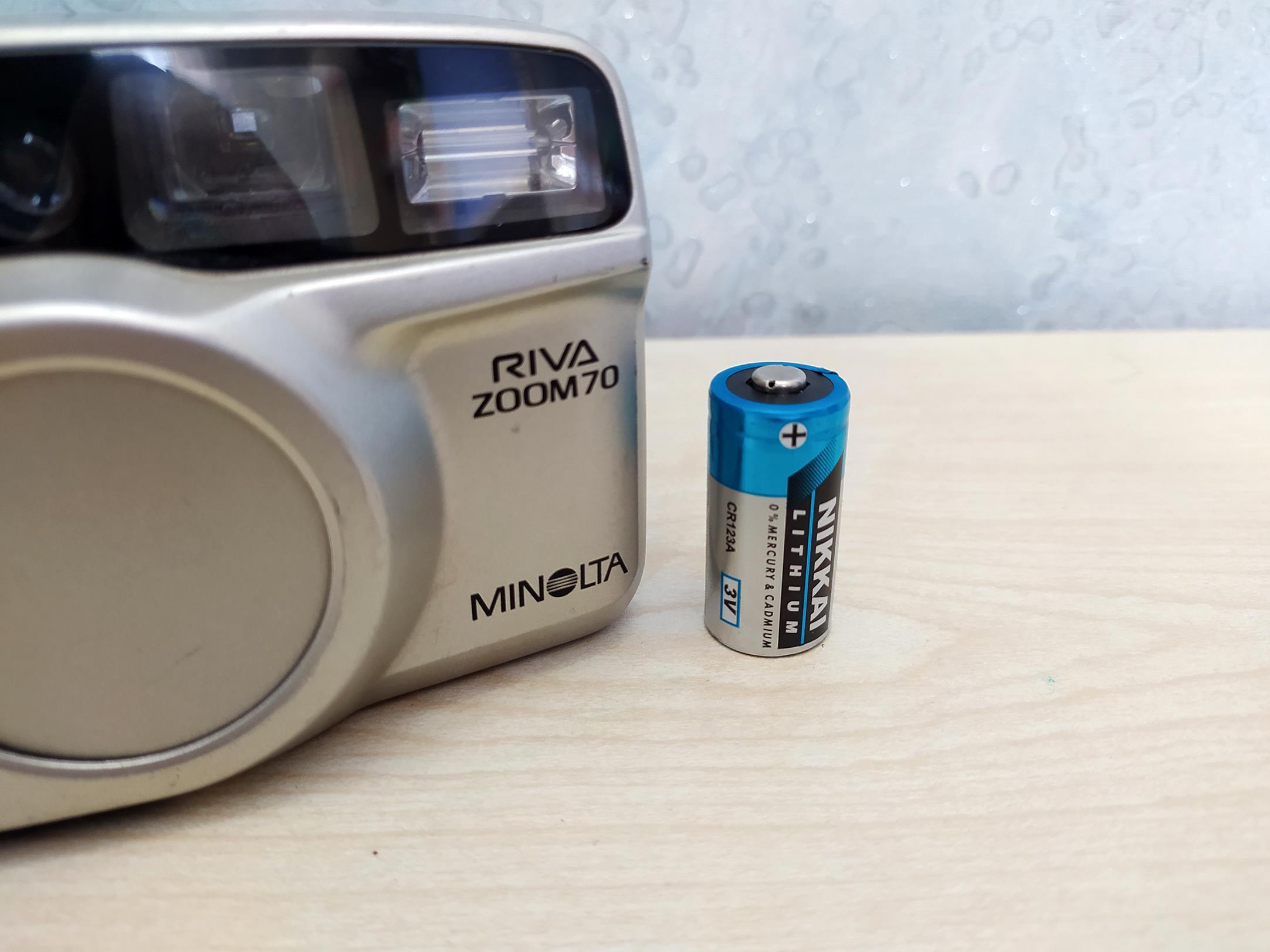 دوربین قدیمی Minolta Riva Zoom 70