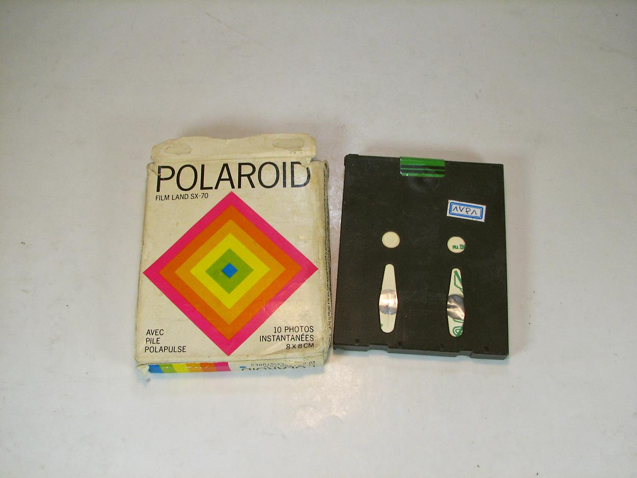 خشاب خالی فیلم Polaroid SX-70 با کارتن